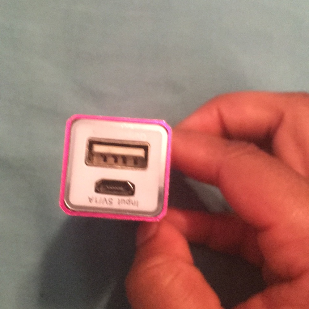 Portable charger - Picture 3 of 3